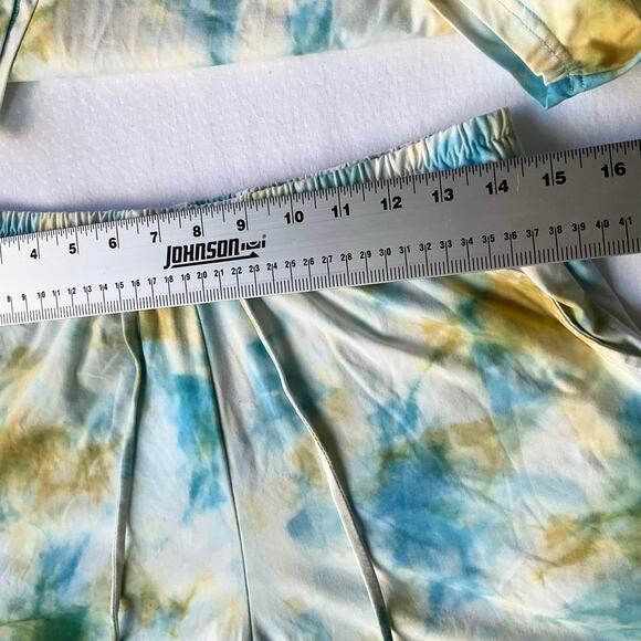 Lildy Women’s Set of Short Sleeve T-shirt & shorts, size S-M, Tie Dye White Blue - Picture 5 of 13